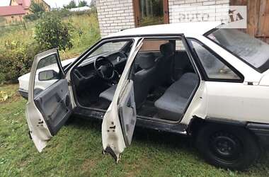 Седан Renault 21 1986 в Луцьку