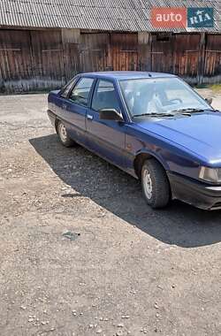 Седан Renault 21 1990 в Вижниці