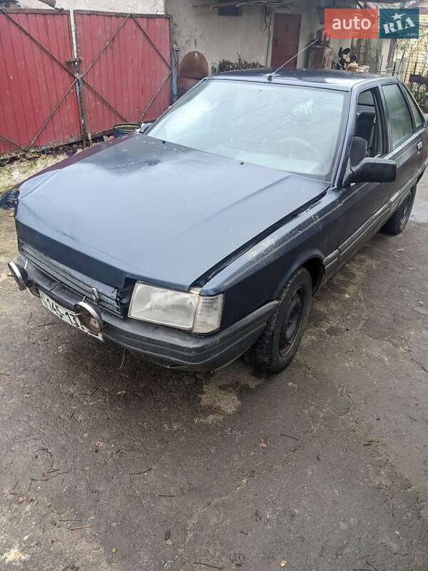 Седан Renault 21 1990 в Ровно
