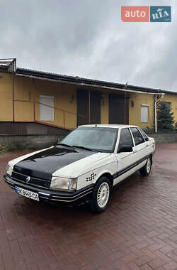 Седан Renault 21 1986 в Ровно
