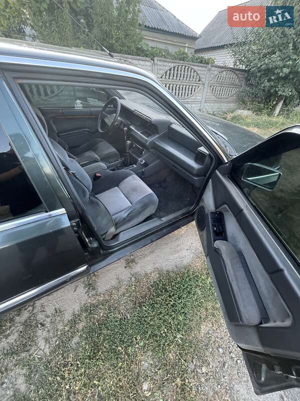 Хэтчбек Renault 25 1989 в Каменке