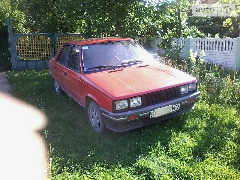 Седан Renault 9 1986 в Черновцах