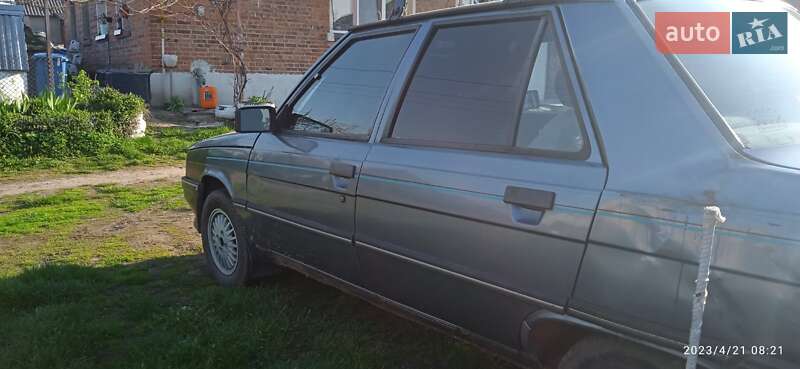 Седан Renault 9 1988 в Львові