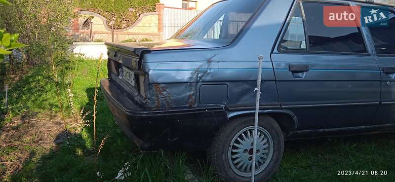 Седан Renault 9 1988 в Львові