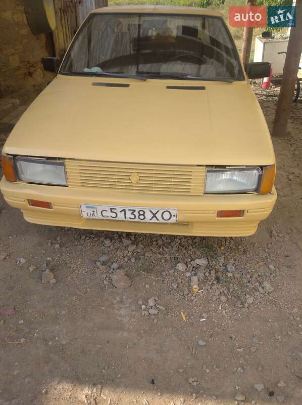 Седан Renault 9 1983 в Херсоне