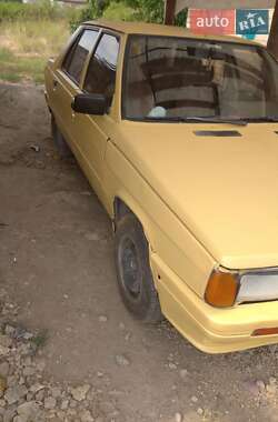 Седан Renault 9 1983 в Херсоне