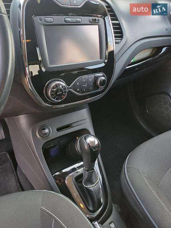 Внедорожник / Кроссовер Renault Captur 2016 в Ужгороде