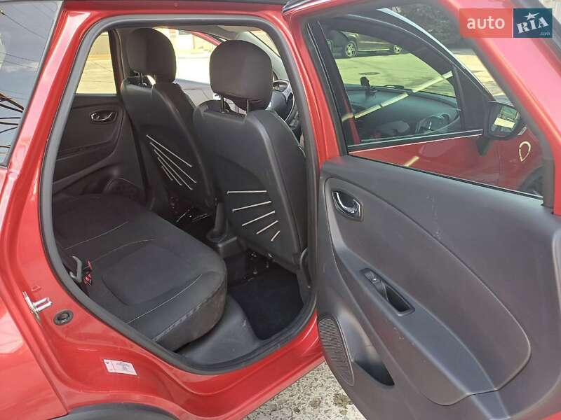 Внедорожник / Кроссовер Renault Captur 2016 в Ужгороде