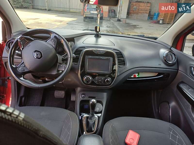 Внедорожник / Кроссовер Renault Captur 2016 в Ужгороде