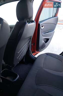 Внедорожник / Кроссовер Renault Captur 2015 в 