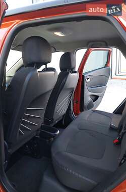 Внедорожник / Кроссовер Renault Captur 2015 в 