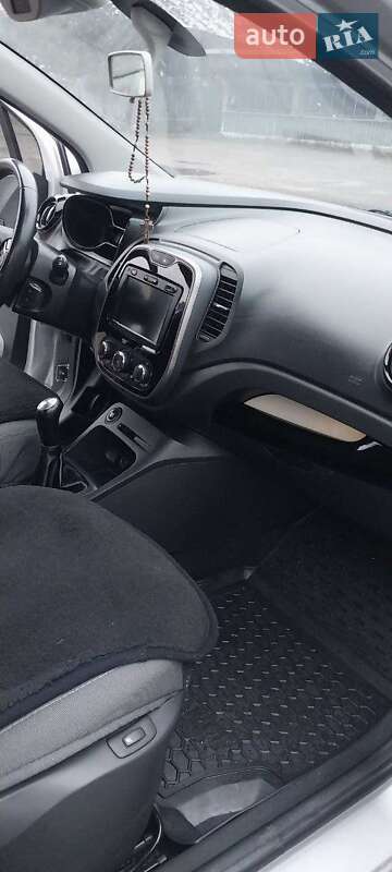 Внедорожник / Кроссовер Renault Captur 2013 в Надворной