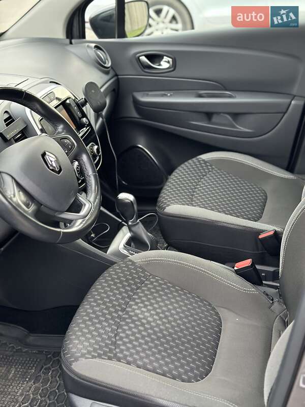 Внедорожник / Кроссовер Renault Captur 2017 в Луцке