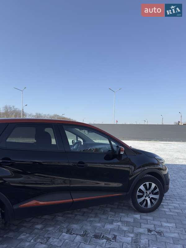 Внедорожник / Кроссовер Renault Captur 2016 в Каменец-Подольском