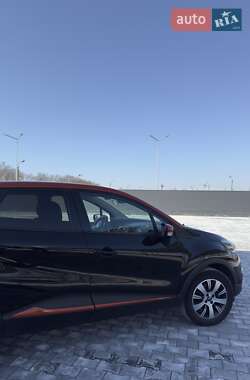 Внедорожник / Кроссовер Renault Captur 2016 в 