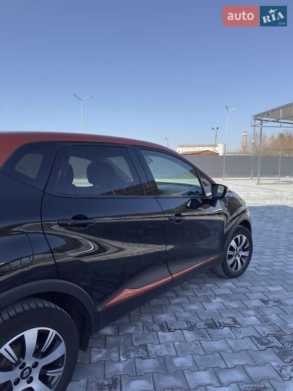 Внедорожник / Кроссовер Renault Captur 2016 в Каменец-Подольском