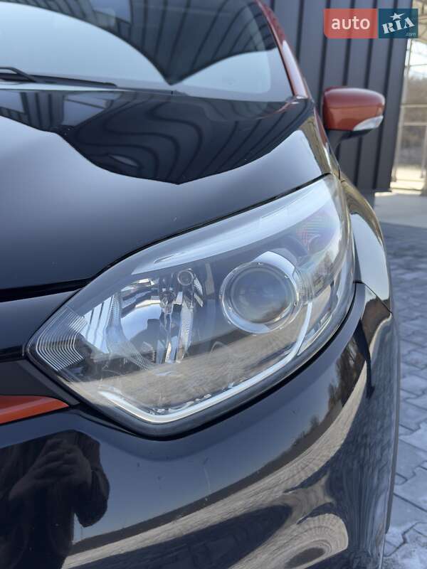 Внедорожник / Кроссовер Renault Captur 2016 в Каменец-Подольском