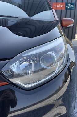 Внедорожник / Кроссовер Renault Captur 2016 в 