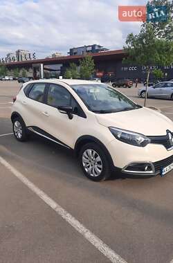Позашляховик / Кросовер Renault Captur 2015 в Ромнах