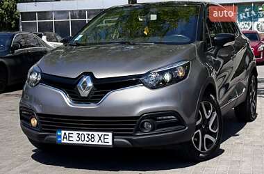 Позашляховик / Кросовер Renault Captur 2016 в 