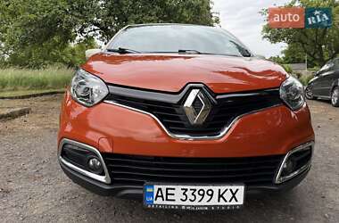 Позашляховик / Кросовер Renault Captur 2016 в 