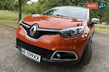 Позашляховик / Кросовер Renault Captur 2016 в 