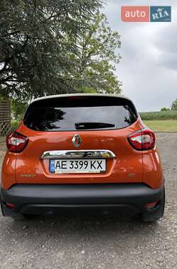 Позашляховик / Кросовер Renault Captur 2016 в 