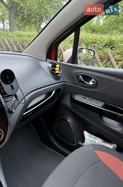 Позашляховик / Кросовер Renault Captur 2016 в 