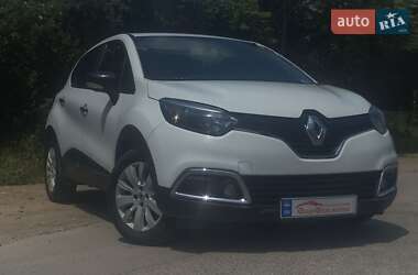 Позашляховик / Кросовер Renault Captur 2016 в 