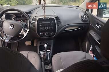 Позашляховик / Кросовер Renault Captur 2016 в 