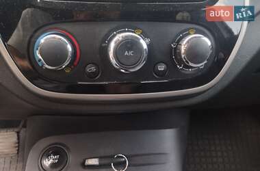 Позашляховик / Кросовер Renault Captur 2016 в 