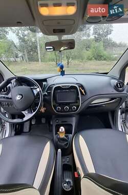 Внедорожник / Кроссовер Renault Captur 2017 в 