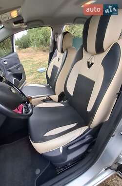 Внедорожник / Кроссовер Renault Captur 2017 в 