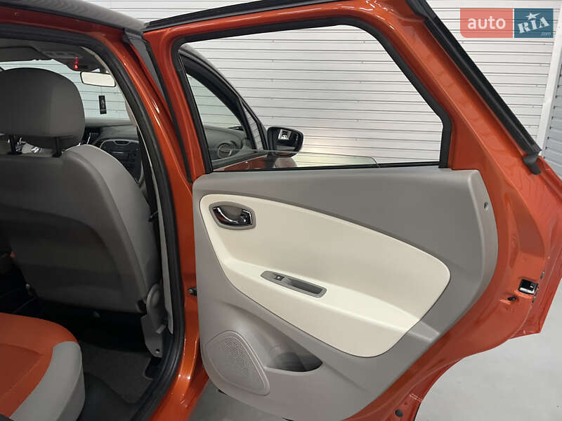 Внедорожник / Кроссовер Renault Captur 2016 в Стрые