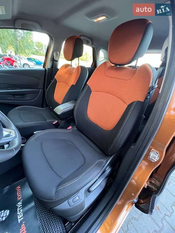 Внедорожник / Кроссовер Renault Captur 2017 в Хмельницком фото 14 Внедорожник / Кроссовер Renault Captur 2017 в Хмельницком