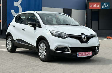 Позашляховик / Кросовер Renault Captur 2015 в 