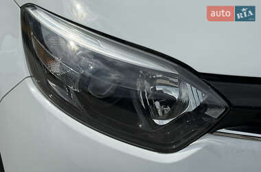 Позашляховик / Кросовер Renault Captur 2015 в 
