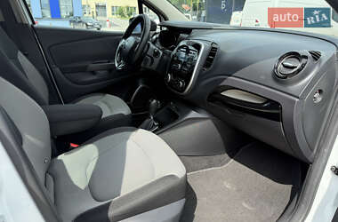 Позашляховик / Кросовер Renault Captur 2015 в 