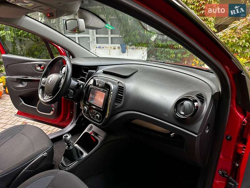Внедорожник / Кроссовер Renault Captur 2016 в Львове