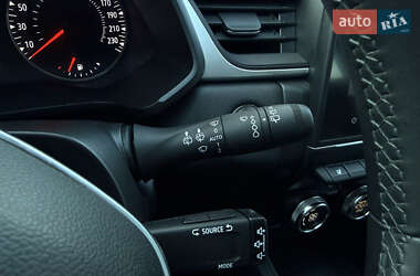 Внедорожник / Кроссовер Renault Captur 2021 в 