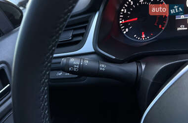Внедорожник / Кроссовер Renault Captur 2021 в 