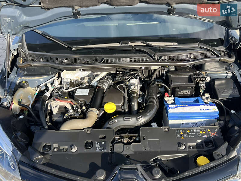 Внедорожник / Кроссовер Renault Captur 2018 в Лопатине