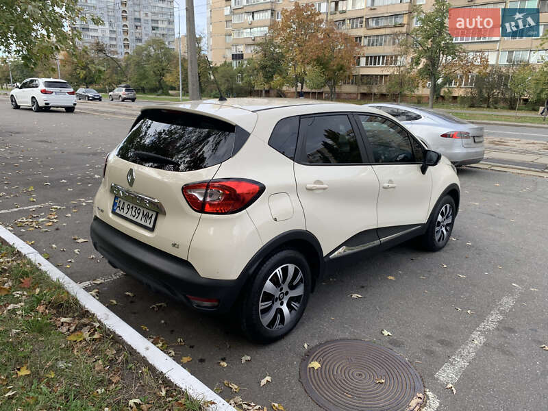 Позашляховик / Кросовер Renault Captur 2016 в Києві фото 4 Позашляховик / Кросовер Renault Captur 2016 в Києві