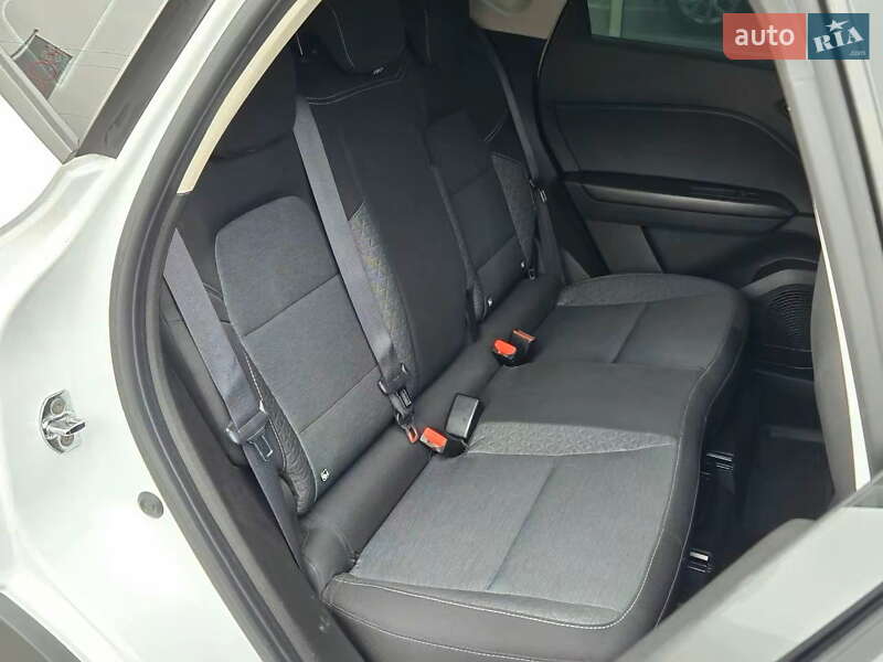 Внедорожник / Кроссовер Renault Captur 2021 в Киеве