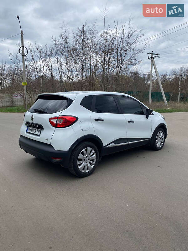 Внедорожник / Кроссовер Renault Captur 2015 в Великодолинском