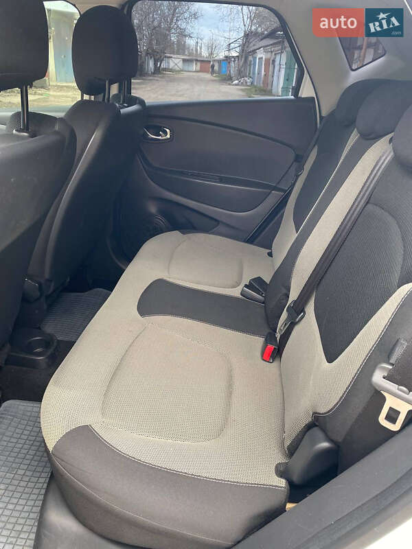 Внедорожник / Кроссовер Renault Captur 2015 в Великодолинском