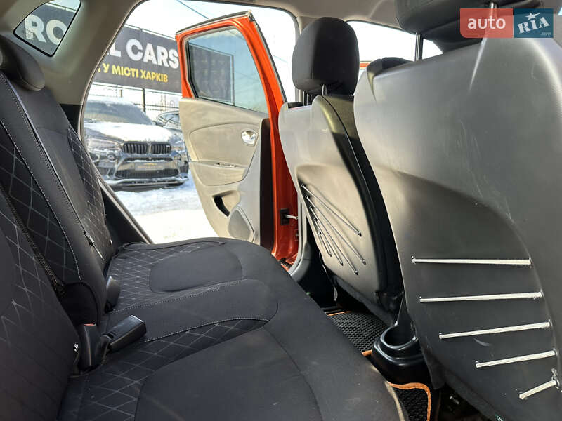 Позашляховик / Кросовер Renault Captur 2015 в Харкові