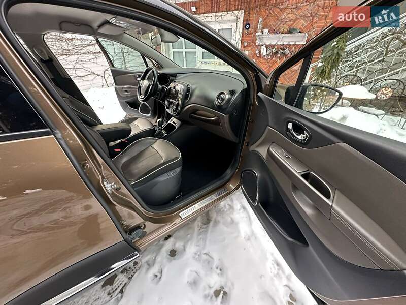 Позашляховик / Кросовер Renault Captur 2016 в Львові