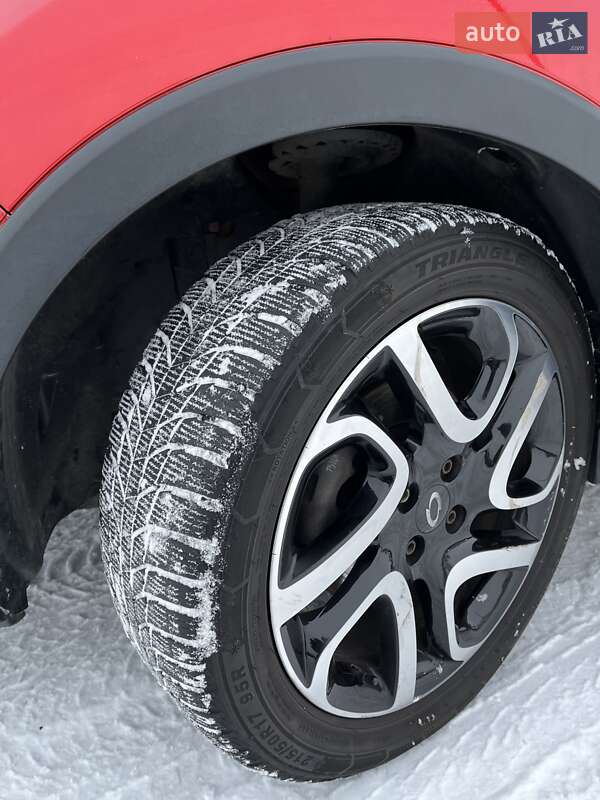 Внедорожник / Кроссовер Renault Captur 2015 в Барышевке