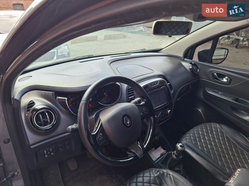Позашляховик / Кросовер Renault Captur 2016 в Житомирі
